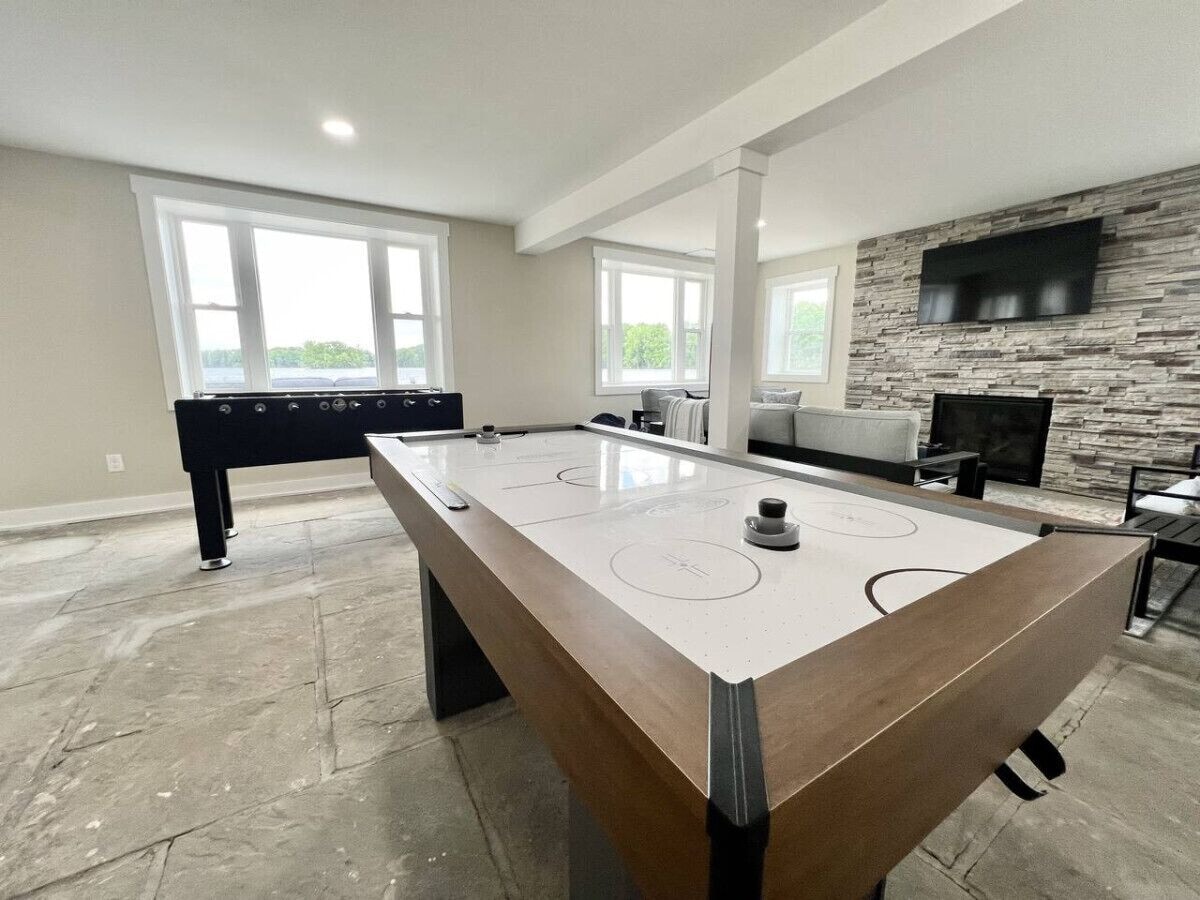 NEW!!! Remodeled 5BR/3.5BA Lake House!!