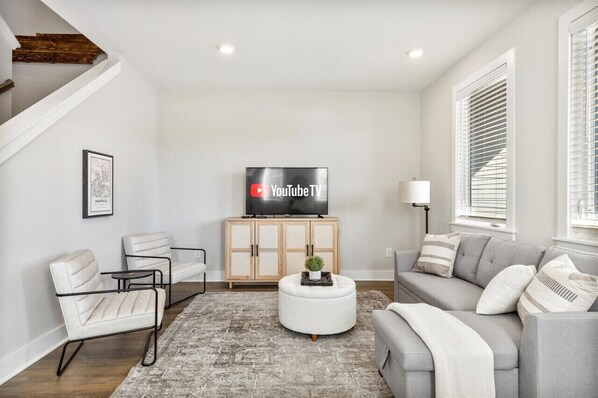 Living Room w/ Queen Sofa Bed & Smart TV