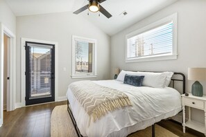 Primary Bedroom w/ California King, En-Suite Bathroom & Smart TV