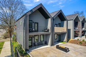 Scandinavian-Style Townhome w/ Outdoor Seating Areas