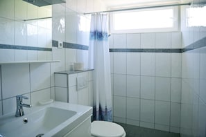 Duschbad mit bodentiefer Dusche