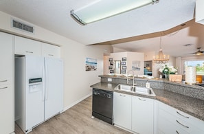 15-web-or-mls-Kitchen 2-2