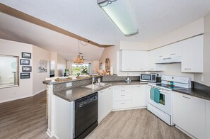 14-web-or-mls-Kitchen 1-2