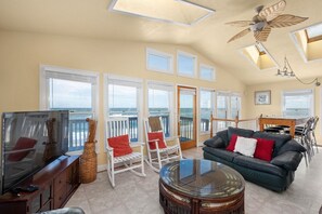11-web-or-mls-116-E-Pioneer-TL-Living-V4