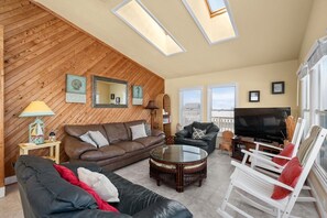 12-web-or-mls-116-E-Pioneer-TL-Living-V6