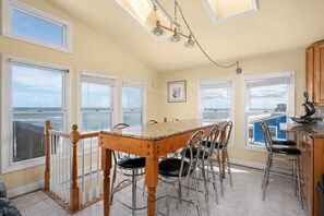 14-web-or-mls-116-E-Pioneer-TL-Dining