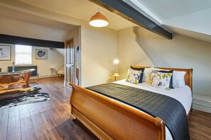 Emerald Beach House, Saltburn-by-the-Sea - Host & Stay