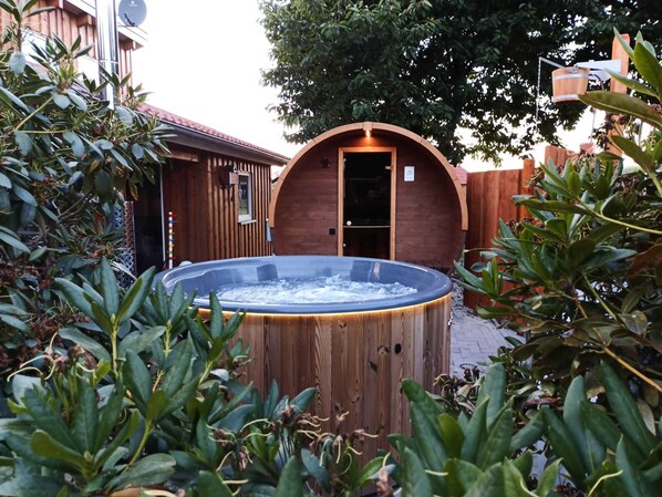 Outdoor spa tub