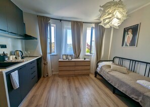 Sofa, smart Tv and kitchenette fully equipped. (1)