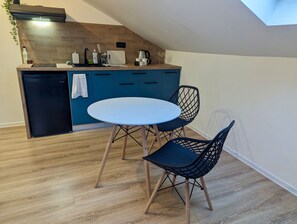 Private kitchen fully equipped. (1)