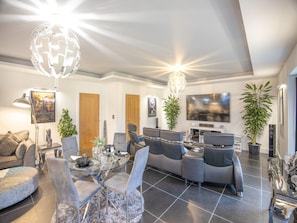 Living room/dining room | The Paddocks Retreat, North Thoresby