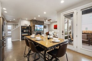 Open Concept | Dining Area with Seating for 6!