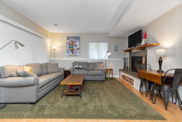 Living Room with fireplace