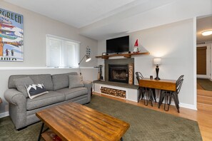 Living Room with fireplace