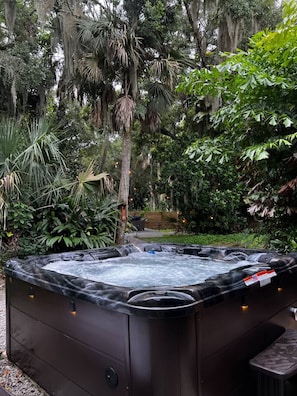 Bain à remous extérieur