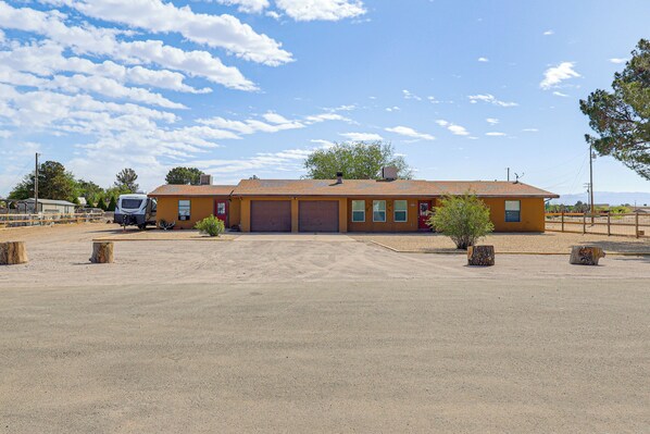 Las Cruces Vacation Rental | 2BR | 2BA | 1,300 Sq Ft | Small Step to Enter