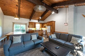 "Moose" - Open concept living, dining & kitchen