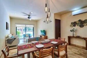 Poolside dining: Table for six, stunning views.