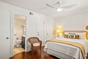 queen room with twin roll away 