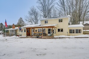 2-Story House | Self Check-In | On-Site Dock & Lake Access