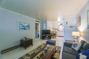 Living Room | Window A/C Unit | Smart TV w/ Cable