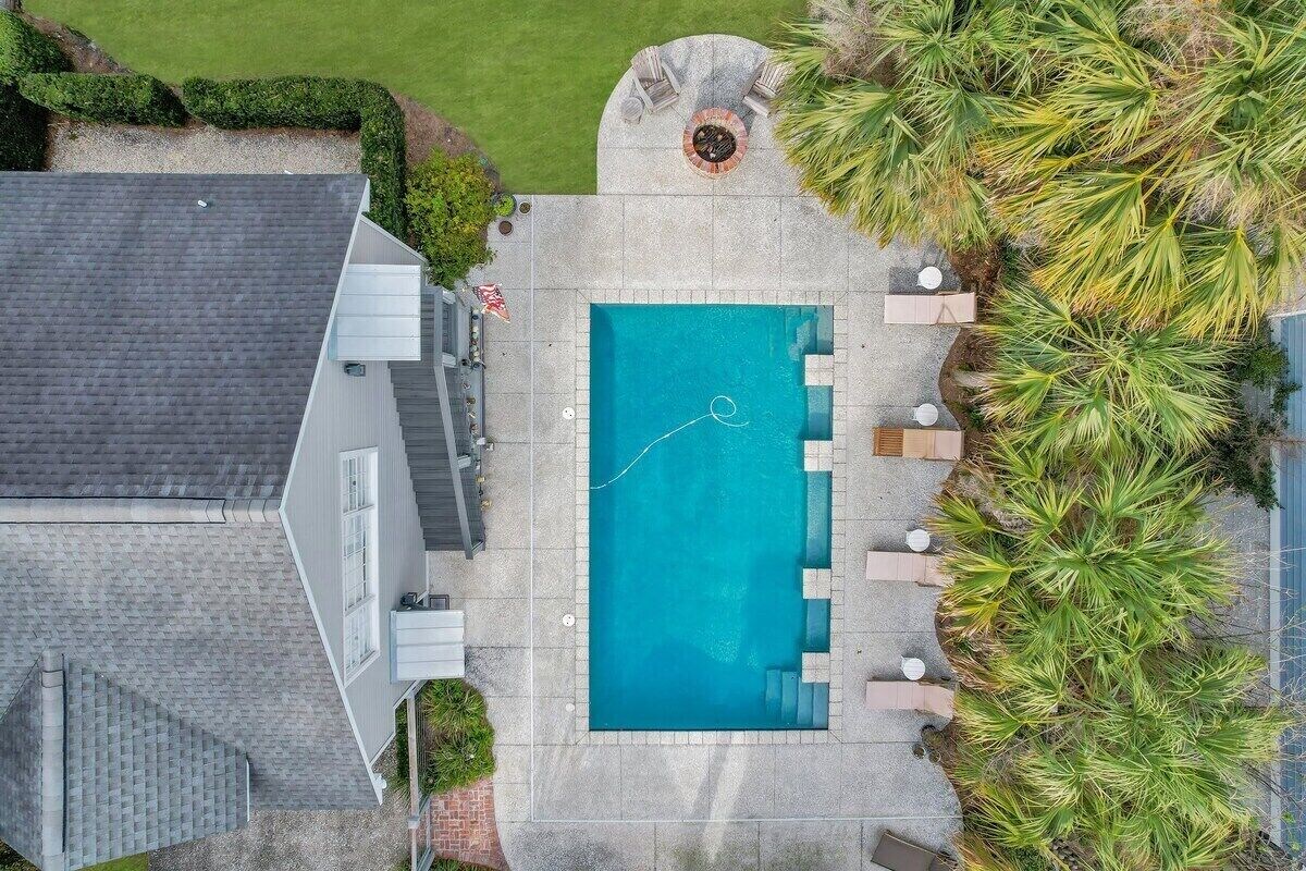 The Grey Pearl – Swimming Pool, Premier Location!