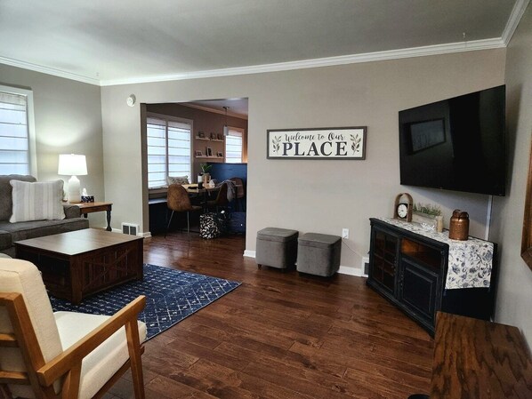 Living Room w/ 58" HDTV