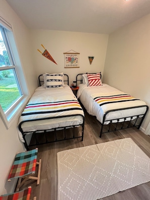 Twin bedroom with TV, kid books and toys