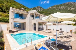 Beautiful villa with private pool and terrace with sea views