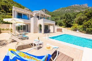 Beautiful villa with private pool and terrace with sea views