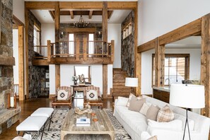Home Decor, Furniture, Indoors, Living Room, Table