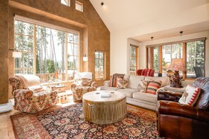 Home Decor, Furniture, Indoors, Living Room, Couch