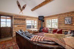 Indoors, Home Decor, Hardwood, Screen, Stained Wood