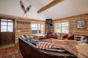 Indoors, Home Decor, Hardwood, Screen, Stained Wood