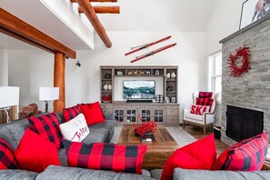 Home Decor, Furniture, Indoors, Living Room, Couch
