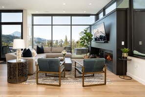 Home Decor, Indoors, Furniture, Table, Living Room