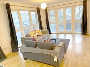 Living Room / Lounge