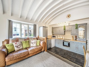 Open plan living space | Roosters Retreat - Subiaco Holidays, Minehead