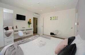 Bed,Bedroom