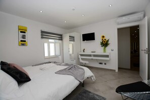 Bed,Bedroom