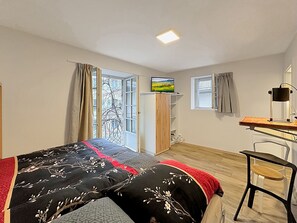 Studio room with double bed