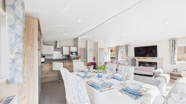 Carpenters Lodge Open-Plan Living Area 