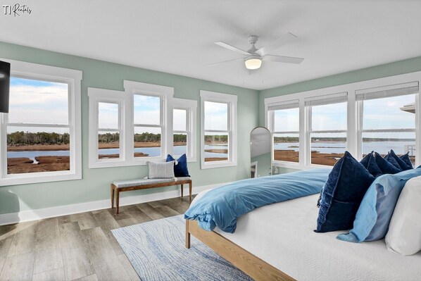 Top Floor - King Master Suite