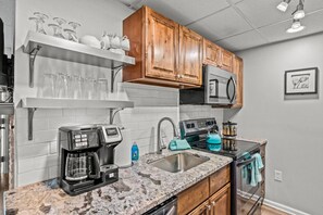Enjoy the community pool and hot tub, located conveniently downstairs just off the parking area. Remodeled kitchen includes a full suite of appliances and a combo coffee maker.