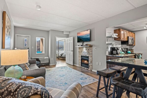 Open living room with convenient floorplan and plenty of space for the entire group.