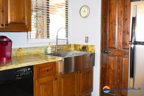Kurig coffee machine and dishwasher