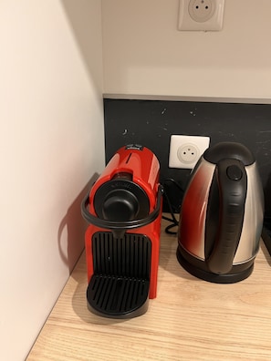 Kaffee und/oder Kaffeemaschine