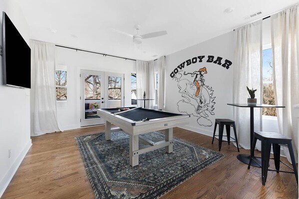 Play and Unwind: Pool Table Perfectly Placed in the Home