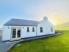Dunnaglea Cottage - side view [March 2024]