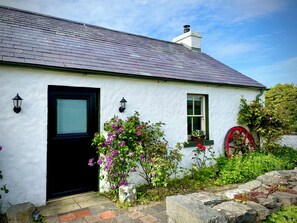 Dunnaglea Cottage - front